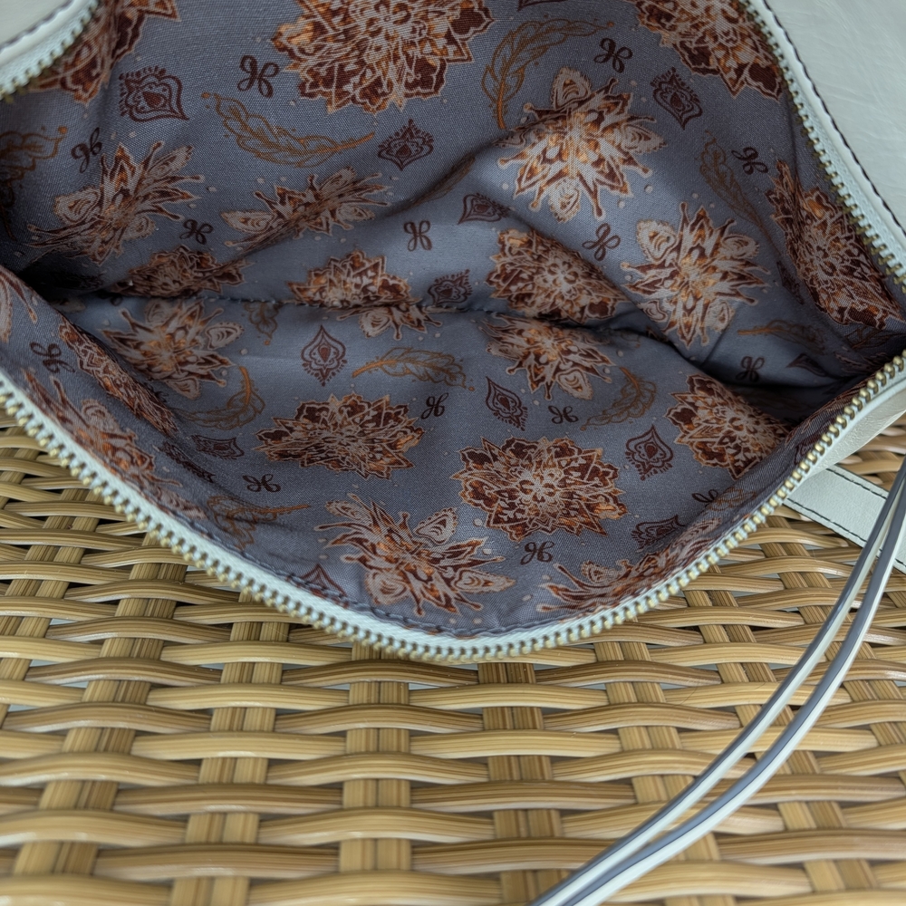 Hobo White Smooth Distressed Style Leather Crossbody Shoulder Bag Fringe Detail - Picture 16 of 16